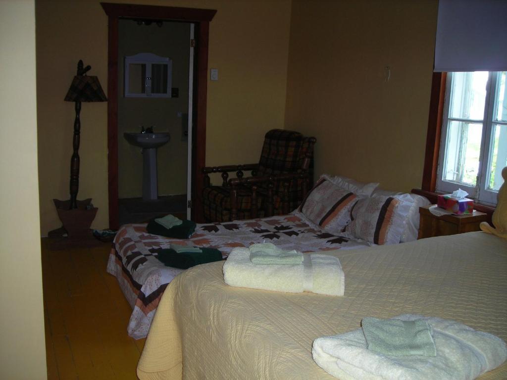 Gîte des Hauteurs et Café de la place Saint Zenon Habitación foto